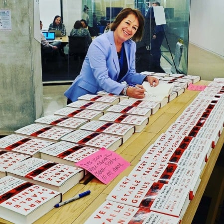 Carol Leonnig signing her books
